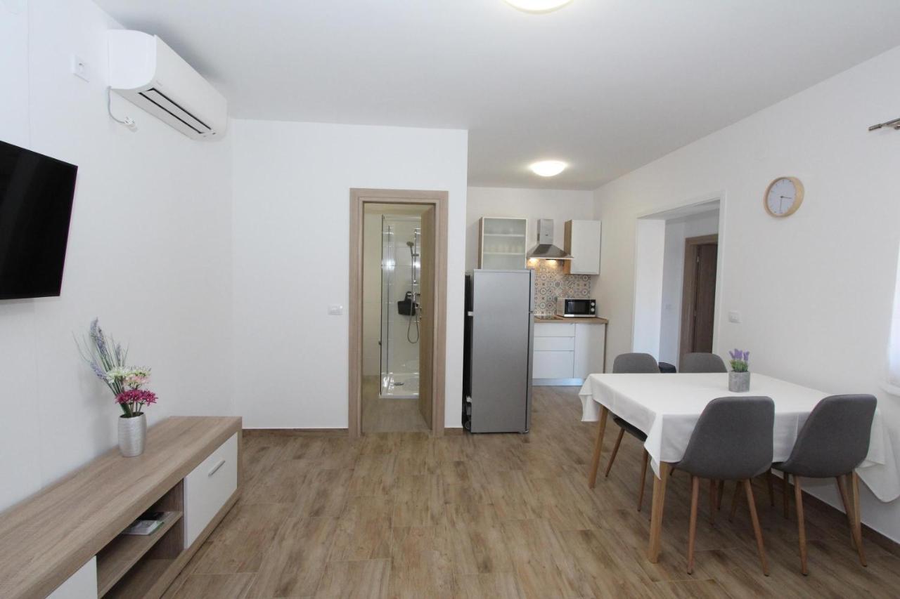 Apartments Eni Rovinj Bagian luar foto